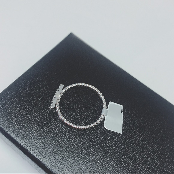 925 Sterling Silver Cubic Zirconia Ring - Picture 4 of 7